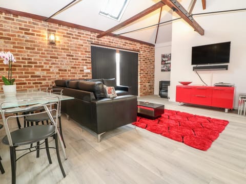 4 Holt Court House in Salisbury