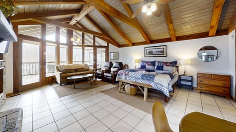 Secluded Riverview with River Access House in Townsend