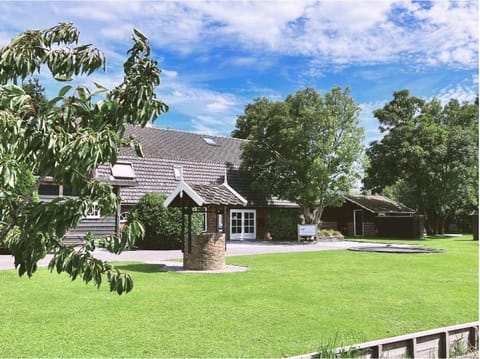 Property building, Day, Garden, Garden view
