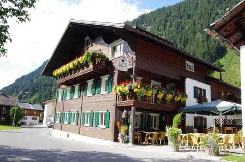 Property building, Facade/entrance, Summer