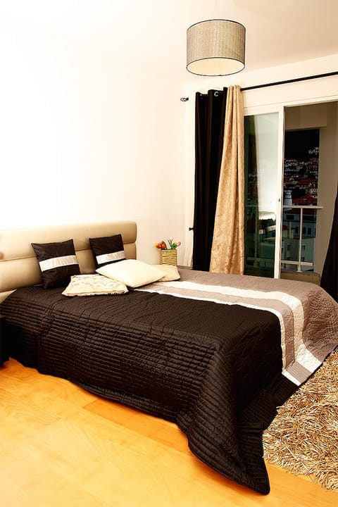 Bed, Balcony/Terrace, Photo of the whole room, Bedroom, Mountain view