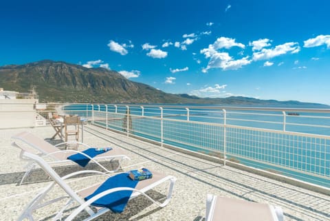 Balcony/Terrace, Landmark view, Mountain view, Sea view