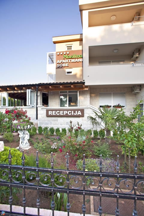 Property building, Day, Garden, Garden view