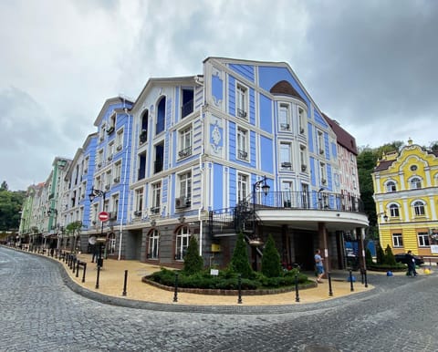 Property building, Day, Neighbourhood, Street view