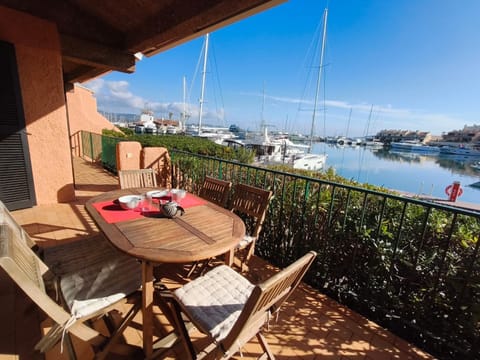 View (from property/room), Balcony/Terrace, Dining area, Sea view