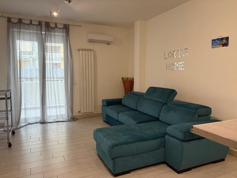 Living room, Seating area, air conditioner