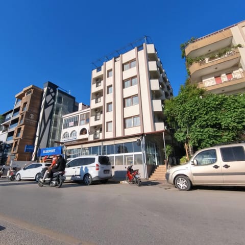 Property building, Day, Neighbourhood, City view, Street view, Location, Parking