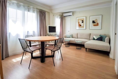 Living room, Seating area, Dining area