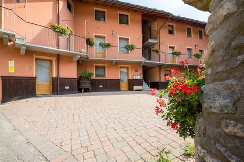Property building, Restaurant/places to eat