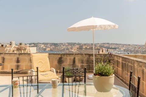 Balcony/Terrace, City view, Landmark view, Sea view, Street view