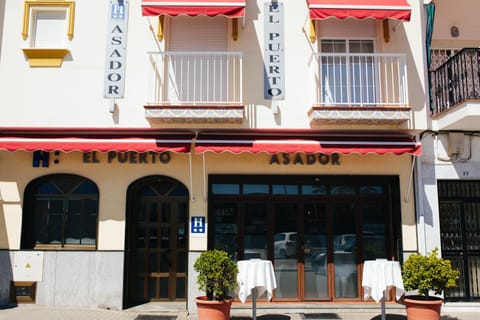 Property building, Staff, Restaurant/places to eat, Facade/entrance, Property logo or sign