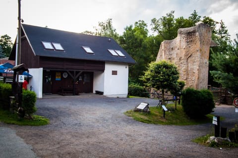 Facade/entrance