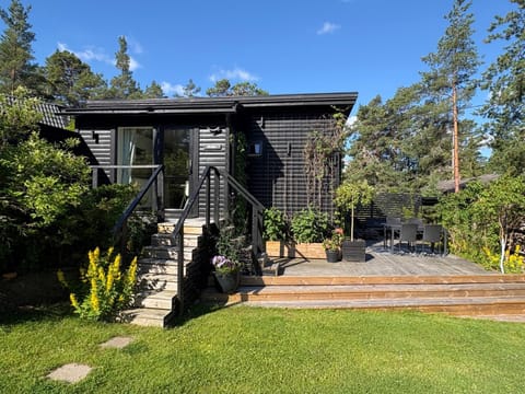 Property building, Patio, Natural landscape, Garden, Garden