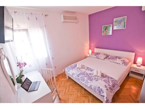 Day, Photo of the whole room