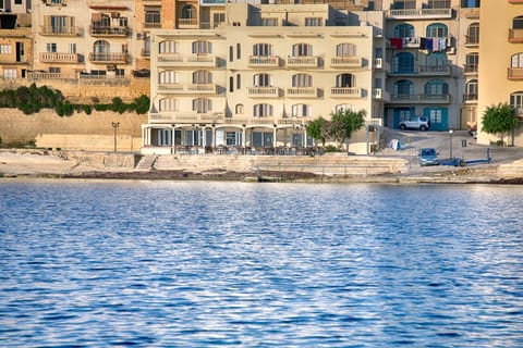Property building, Facade/entrance, Beach