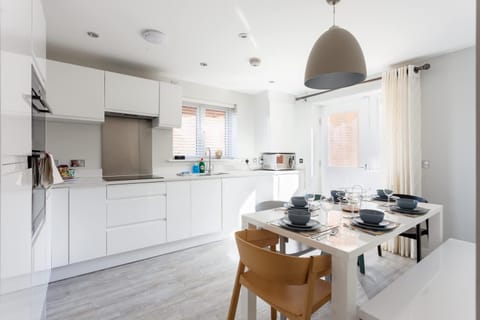 Heath Reach - Just a short distance to Tower Park House in Poole