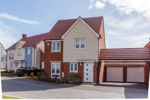 Heath Reach - Just a short distance to Tower Park House in Poole