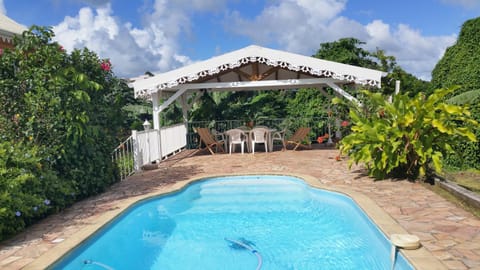 Day, Pool view