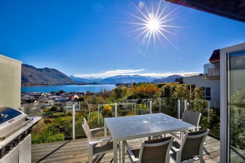 Patio, Day, Natural landscape, View (from property/room), Balcony/Terrace, Dining area, Lake view, Mountain view