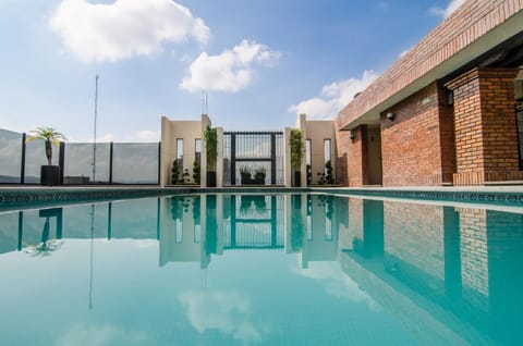 Swimming pool, Swimming pool
