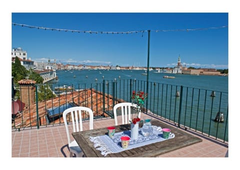 Day, Natural landscape, View (from property/room), Balcony/Terrace, Dining area, Sea view