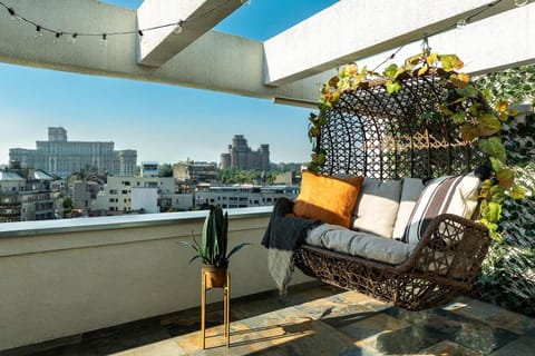 Nearby landmark, Neighbourhood, Activities, View (from property/room), Balcony/Terrace, Decorative detail, On site, City view, City view, Landmark view, Landmark view, Area and facilities, group of guests