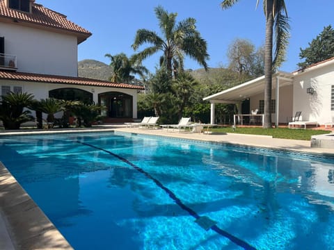 Property building, Swimming pool, Swimming pool, Public Bath