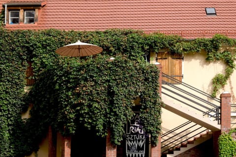 Property building, Facade/entrance, Day