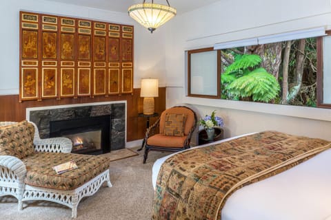 Bed, Living room, Seating area, Bedroom