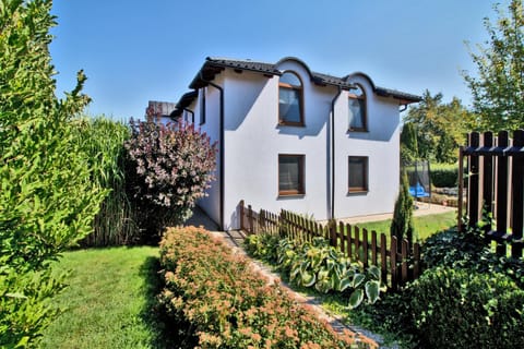 Facade/entrance, Day, Summer, Garden
