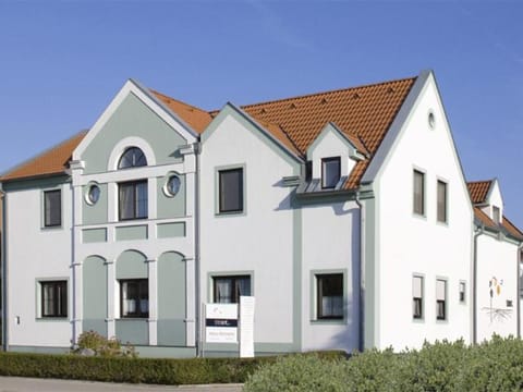 Facade/entrance, Lake view