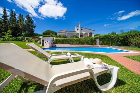 Garden view, Pool view, Swimming pool, sunbed