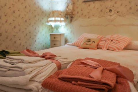 Photo of the whole room, Bedroom, towels