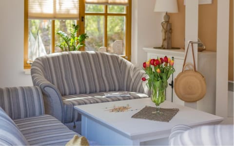 Doppelhaus am Deich 12 House in Wustrow