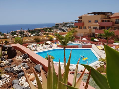 Balcony/Terrace, Pool view, Sea view