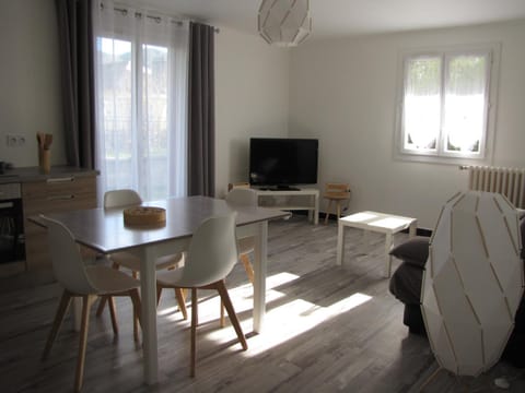 TV and multimedia, Living room, Dining area