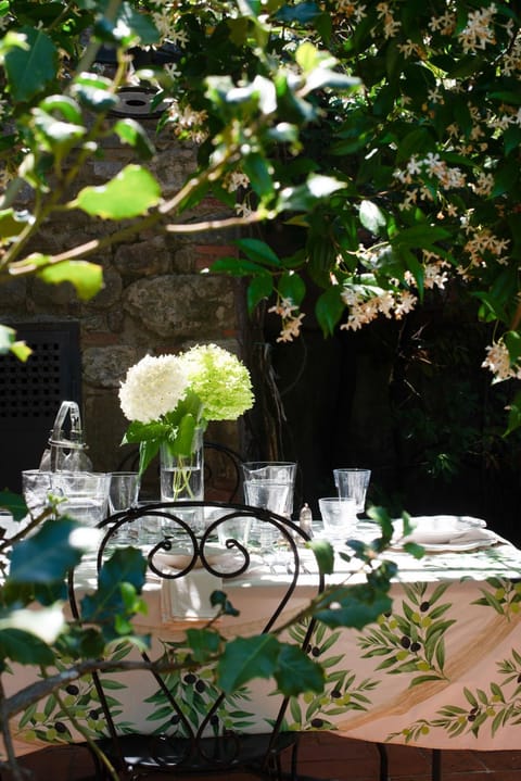 Property building, Dining area, Breakfast