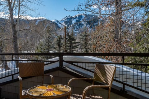 Balcony/Terrace, Mountain view