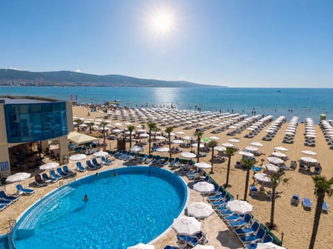 Property building, Sea view, Swimming pool
