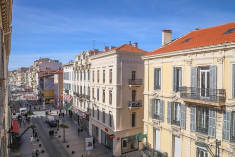 Neighbourhood, City view