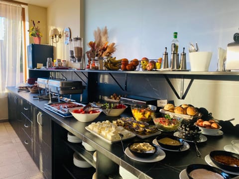 Food and drinks, Food, Breakfast, Continental breakfast, Buffet breakfast