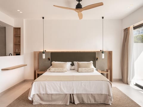 Bed, Bathroom, Balcony/Terrace