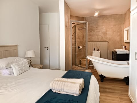 Shower, Bed, Bathroom, Bedroom, Bath, towels, towels