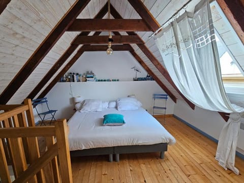 Bed, Photo of the whole room