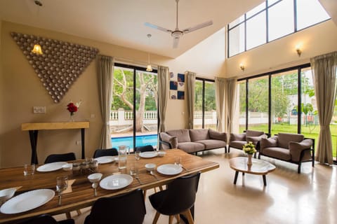 Living room, Dining area