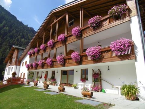 Baita dei Pini Apartment hotel in Canton of Grisons