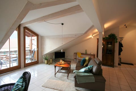 Balcony/Terrace, Balcony/Terrace, Living room, Seating area, Dining area