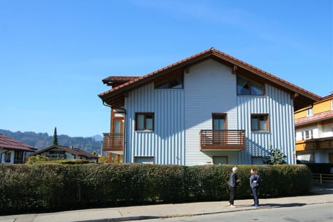 Neighbourhood, On site