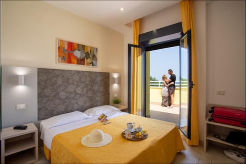 Photo of the whole room, Bedroom, Sea view