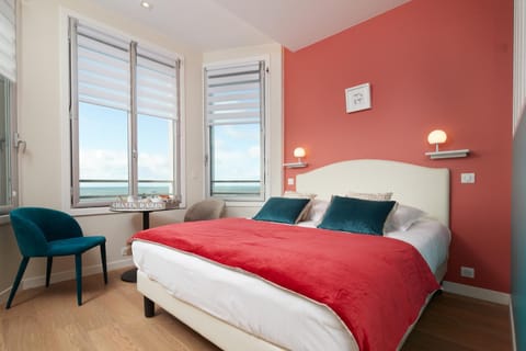 Bed, Living room, Photo of the whole room, Seating area, Bedroom, internet